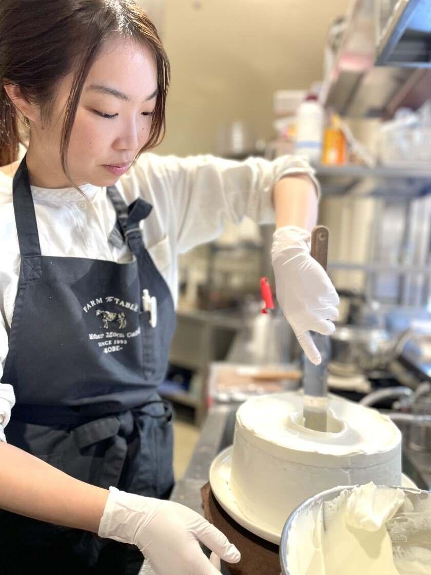 Mother Moon Cafe* 三宮本店の制服1