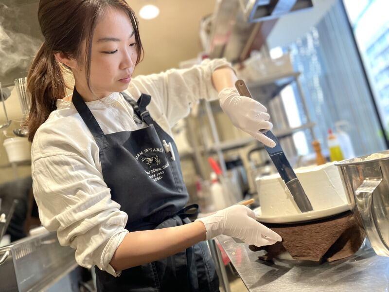 Mother Moon Cafe* 三宮本店の仕事画像1