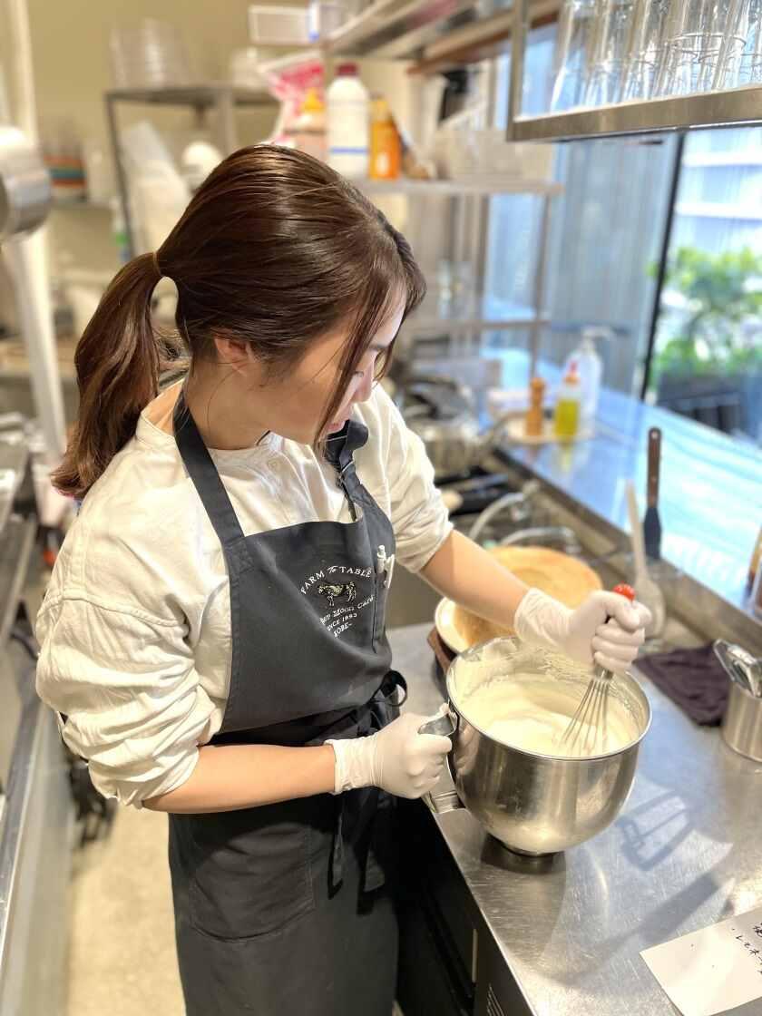 Mother Moon Cafe* 三宮本店の制服4