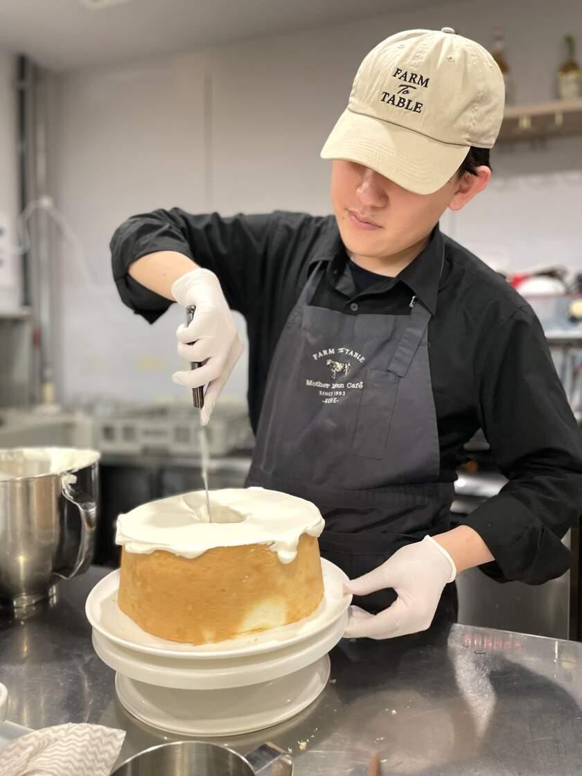 Mother Moon Cafe* 京都桂川店の制服1