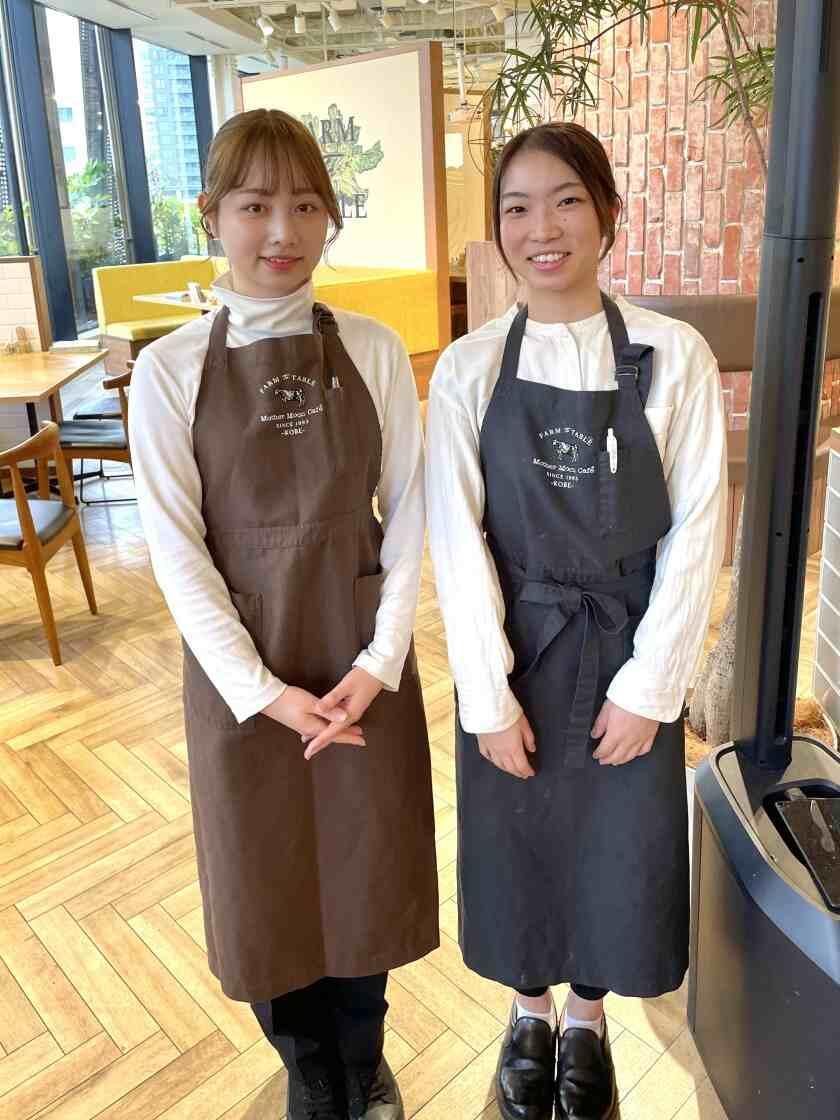 Mother Moon Cafe* 天保山店の制服5