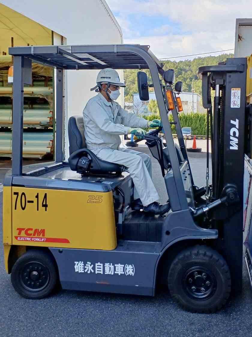 碓永自動車株式会社 滋賀営業所の制服1