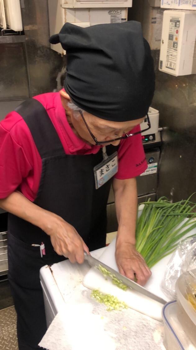 餃子研究所アスティ店の制服1