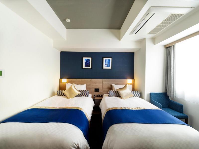 ベストウェスタンプラス ホテルフィーノ大阪北浜の制服3