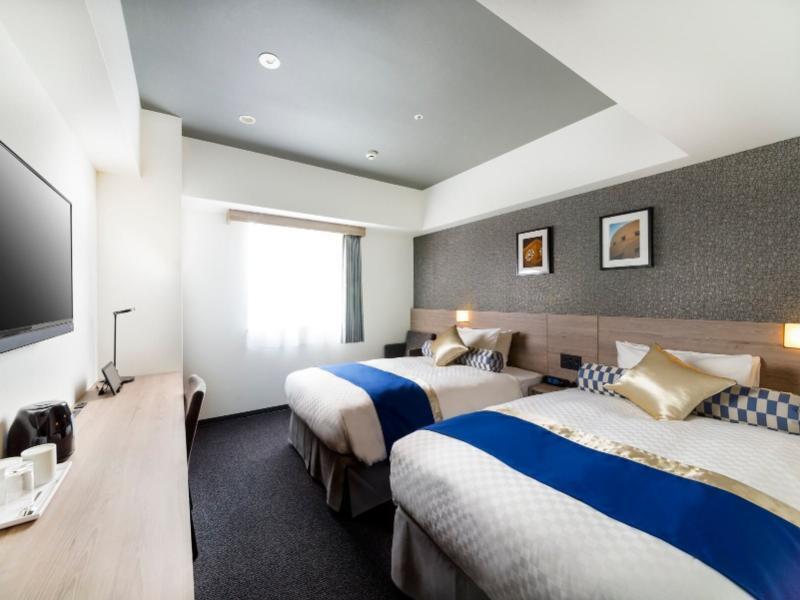 ベストウェスタンプラス ホテルフィーノ大阪北浜の制服2