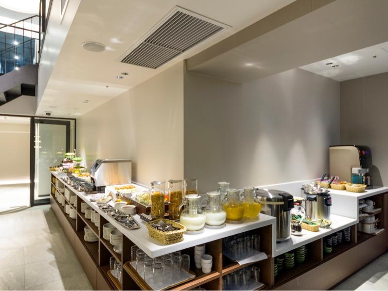 ベストウェスタンプラス ホテルフィーノ大阪北浜の制服4