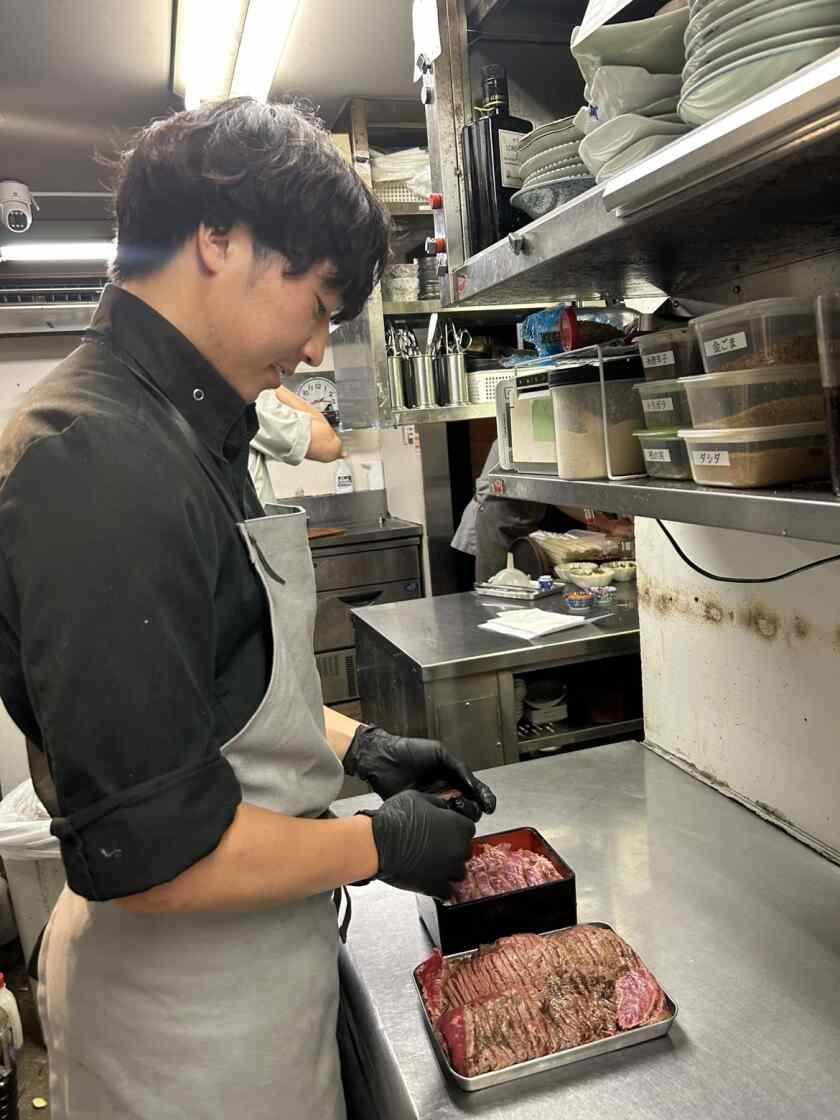 焼肉きたん 南船場の制服8