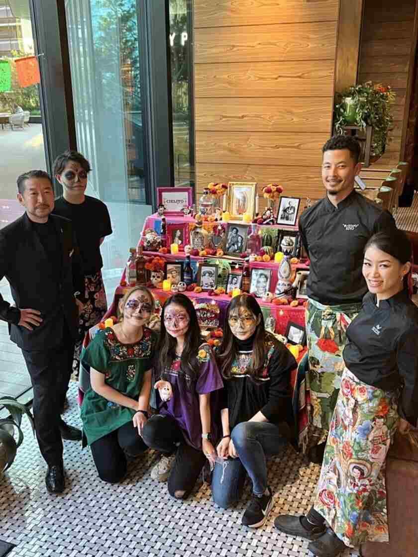 CIELITO LINDO BAR AND GRILの制服1