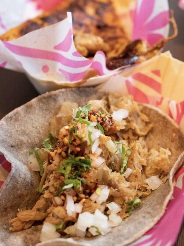 CIELITO LINDO BAR AND GRILの制服7