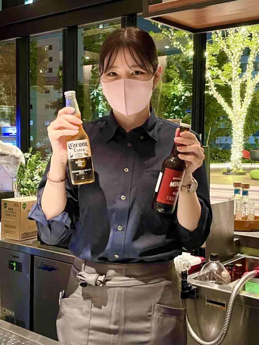 CIELITO LINDO BAR AND GRILの制服2