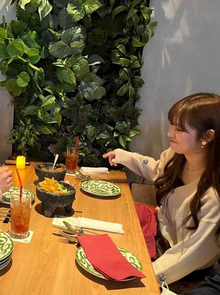 CIELITO LINDO BAR AND GRILの制服5