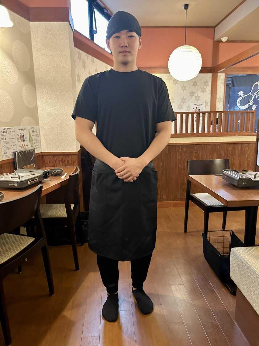 牛もつどて鍋 まつい亭の制服5