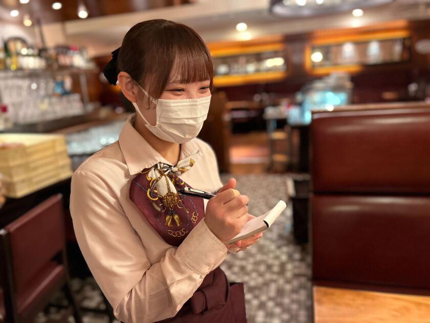 グリルキャピタル東洋亭 京都高島屋店の制服3