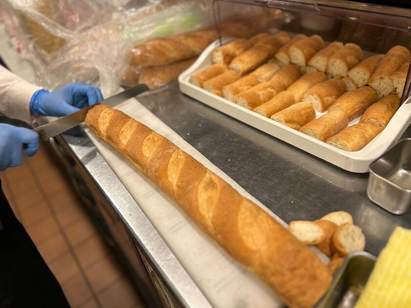 グリルキャピタル東洋亭 京都高島屋店の制服4