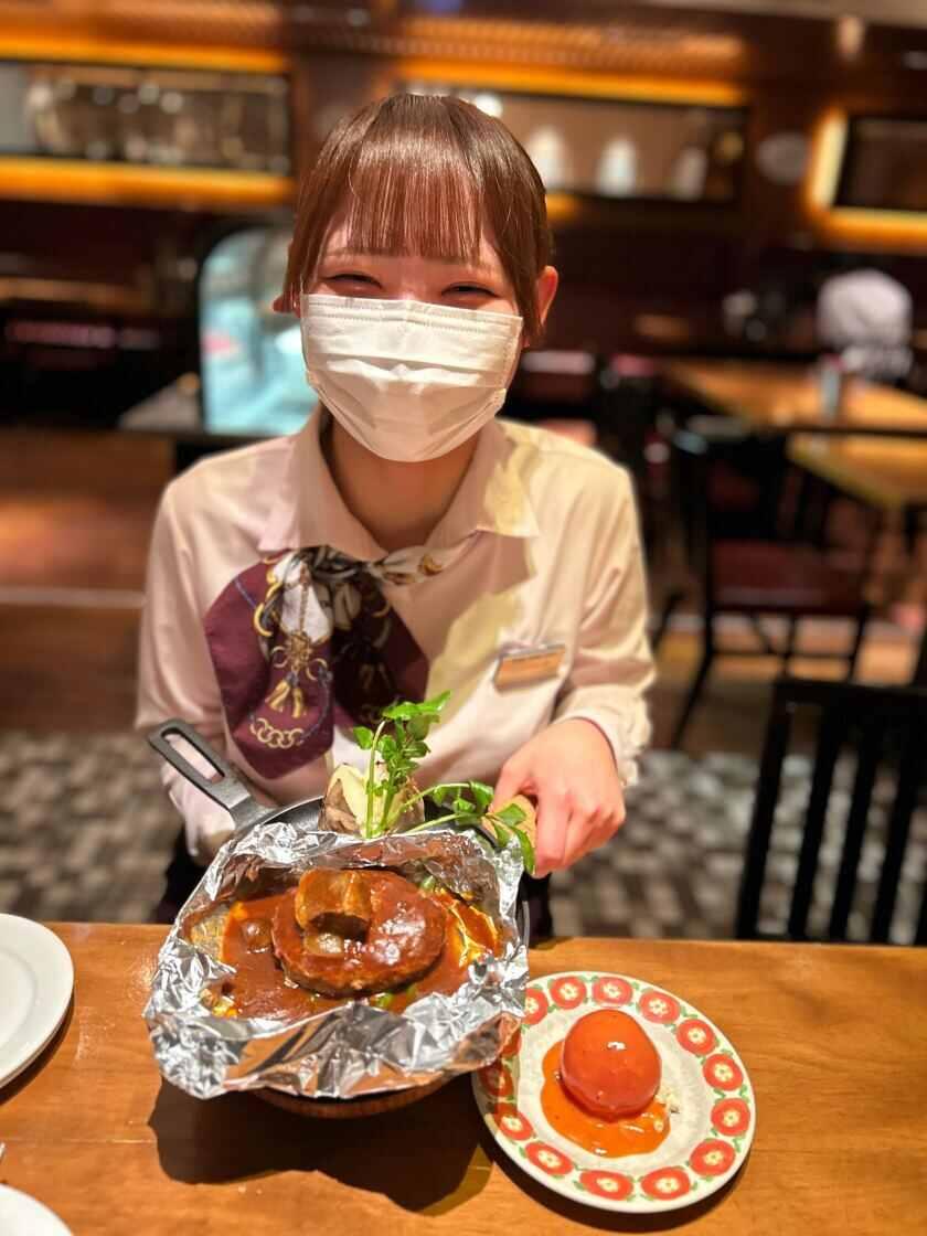 グリルキャピタル東洋亭 京都高島屋店の制服2