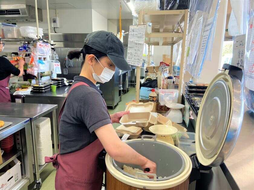 帝京大学学食の制服1