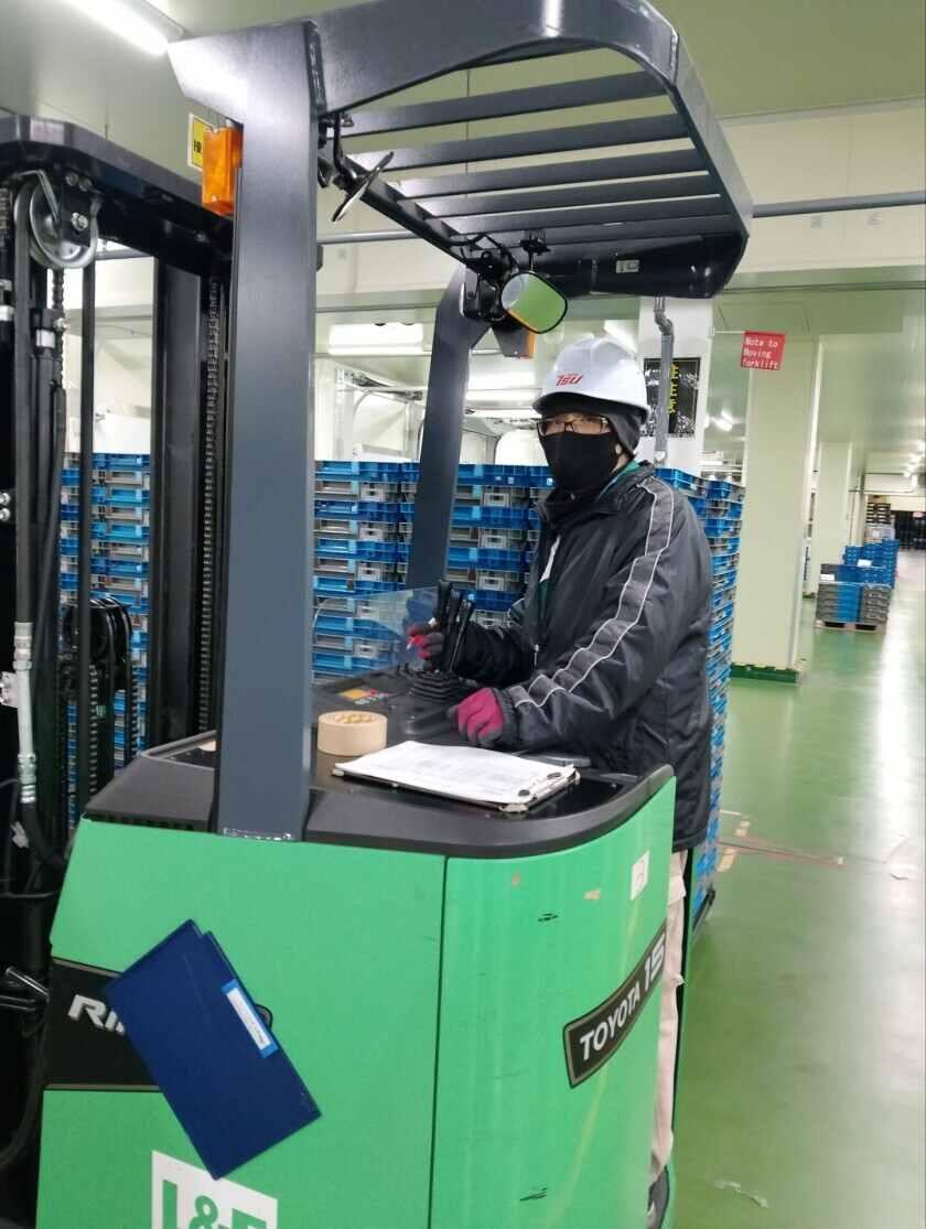 高千穂倉庫運輸株式会社 みなと香椎 鮮冷営業所の制服7