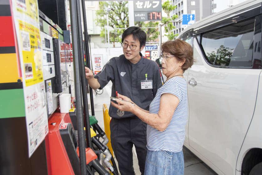 apollostation 下町セルフ柴又SSの制服3