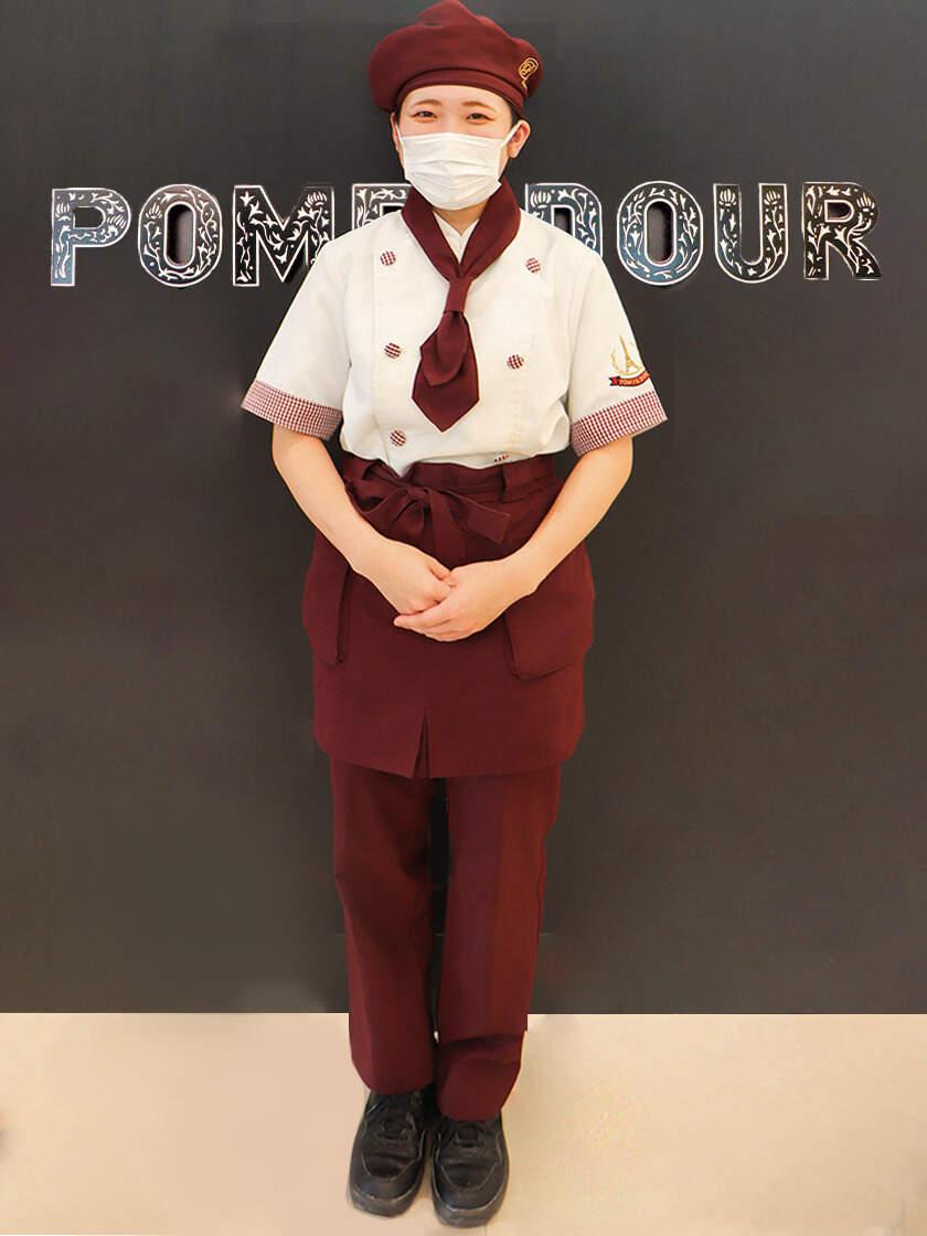 ポンパドウル クイーンズスクエア店の制服1