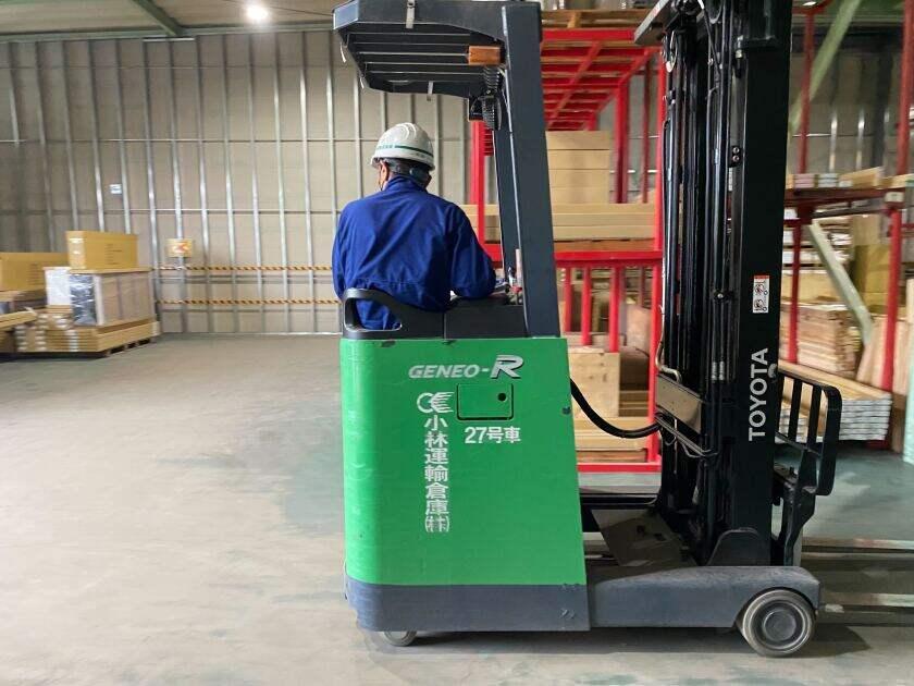 小林運輸倉庫株式会社 粕屋営業所の制服1