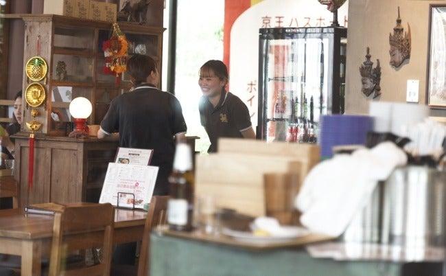 カオマンガイバザール 応募受付先の制服2