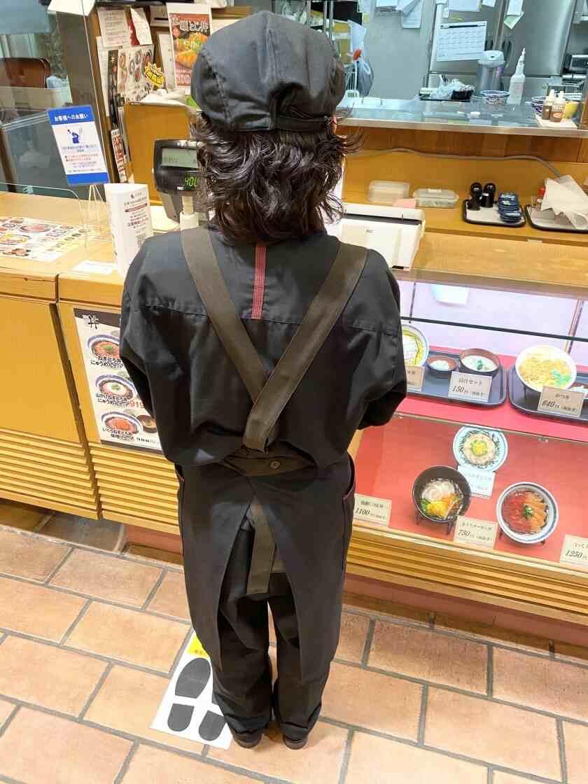 ザ・どん ゆめタウン廿日市店の制服2