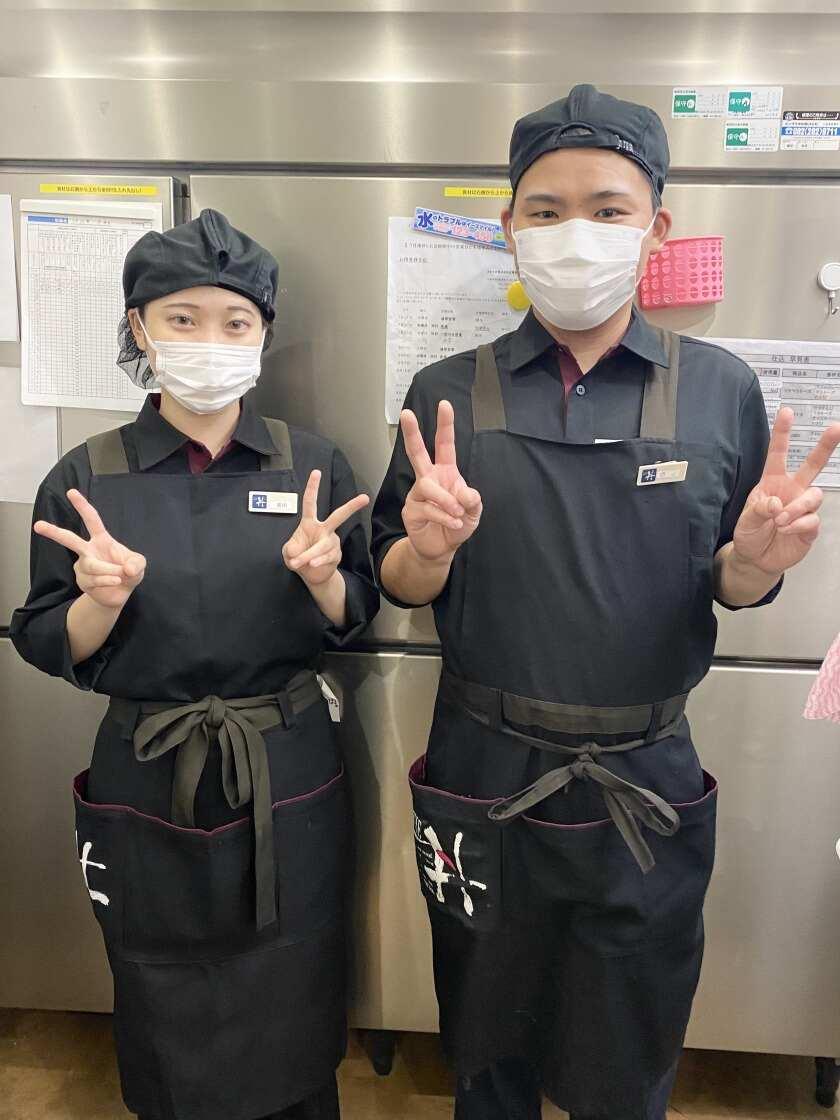 ザ・どん イオンモール広島府中店の制服1