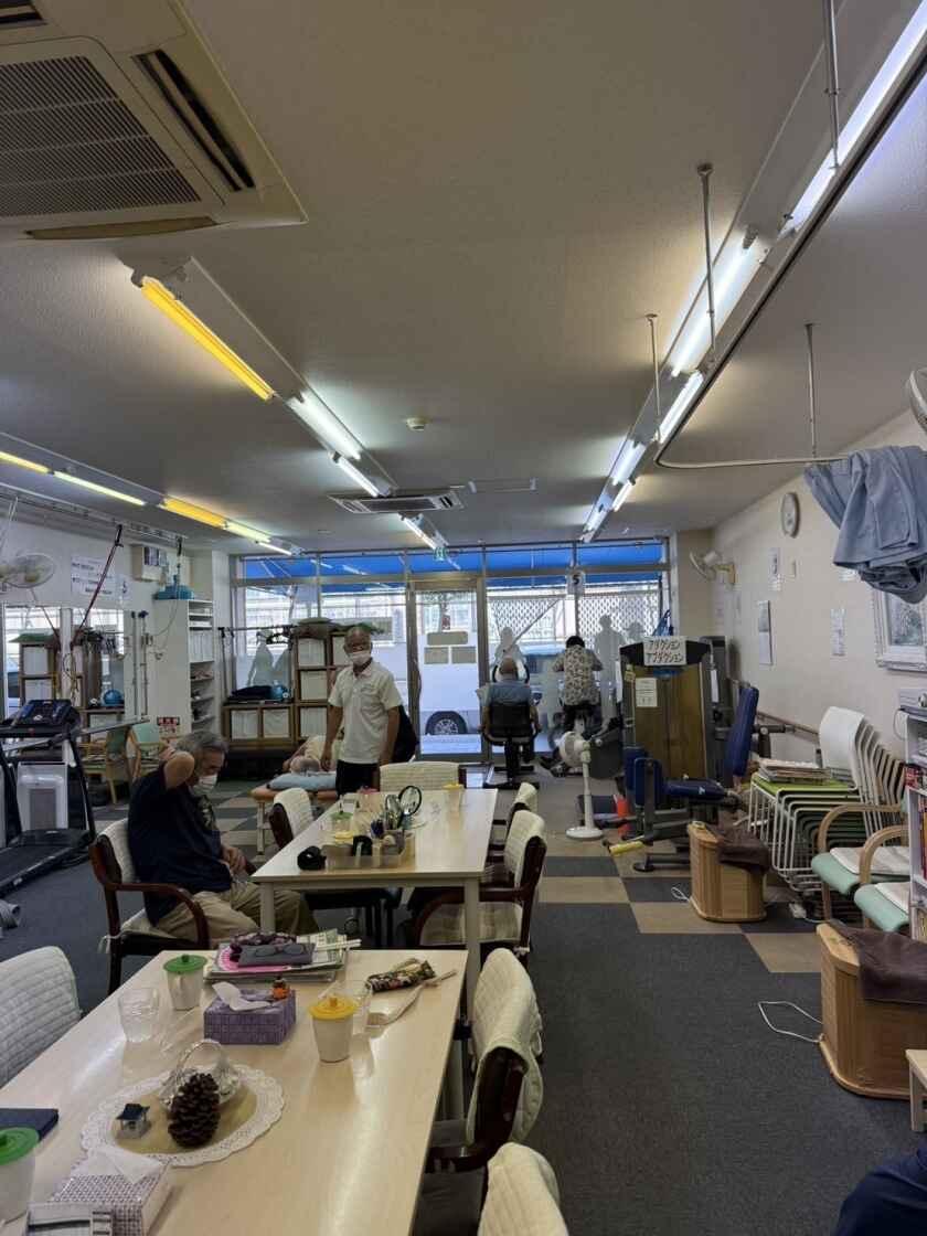 リハビリデイサービス てくてくの制服8