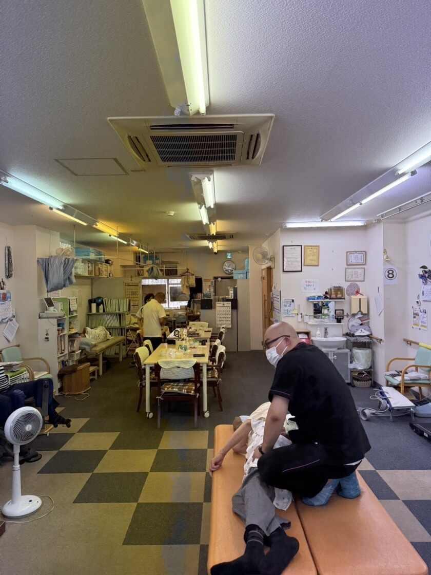 リハビリデイサービス てくてくの制服7