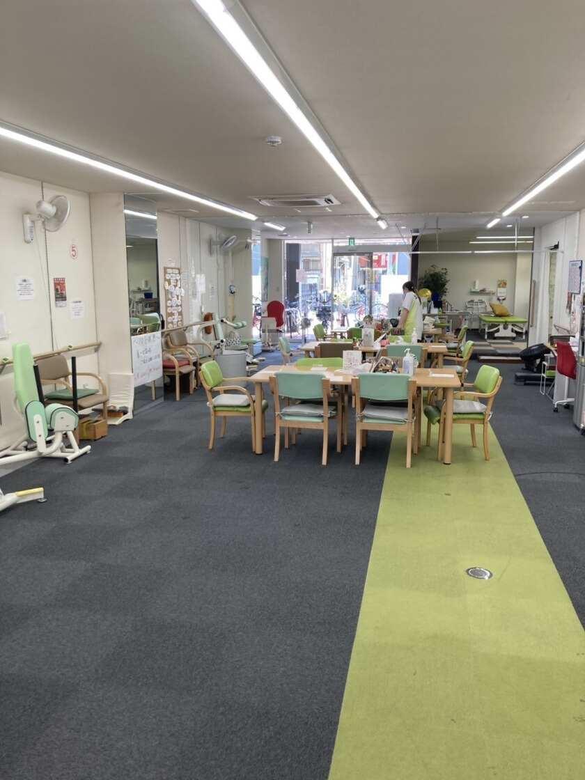 佐原グループ てくてく長吉六反の制服3