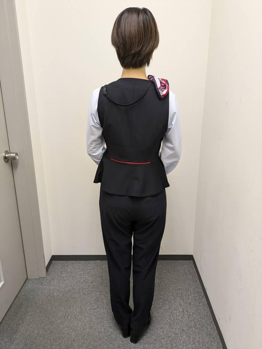 株式会社JALUXエアポート 青森空港の制服2
