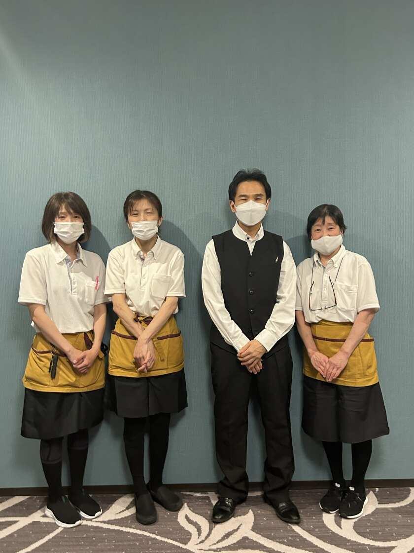 クインテッサホテル大阪ベイの制服1