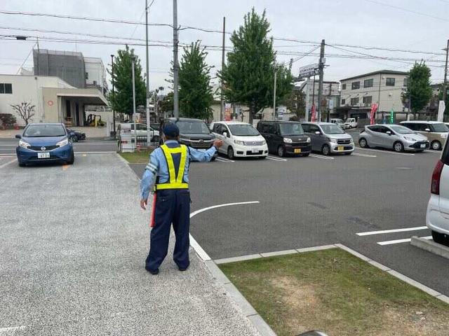 ☆★LINEでシフト提出★☆スーパーでの駐車場誘導/週1日~OK(軽作業・物流、京都市右京区)のイメージ画像