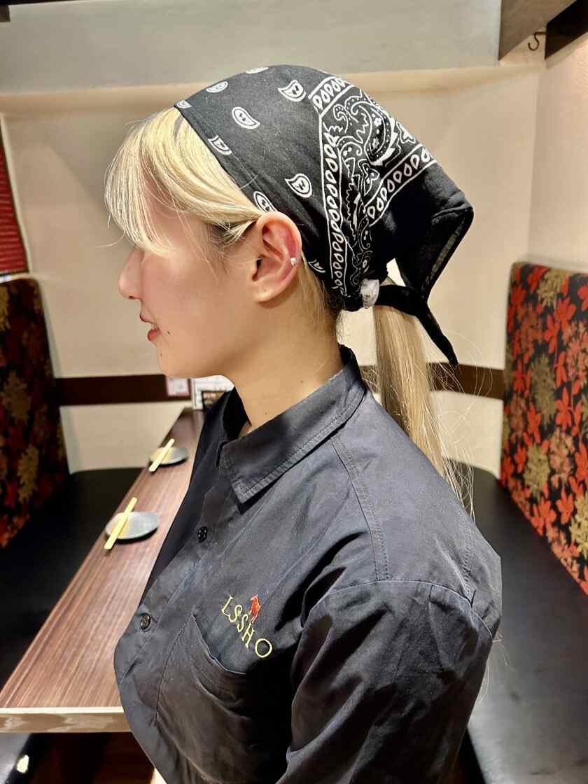 板前焼肉一笑 梅田茶屋町店の制服3