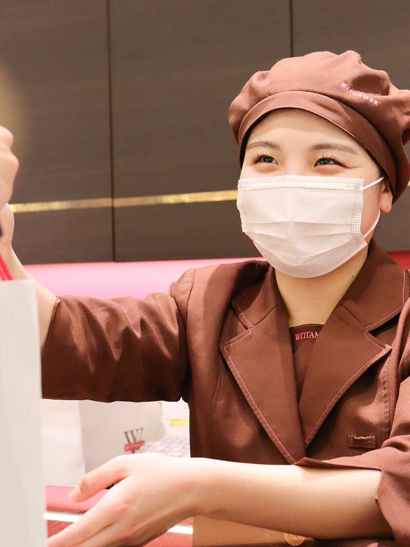 WITTAMER(ヴィタメール)渋谷東急フードショー店の制服2