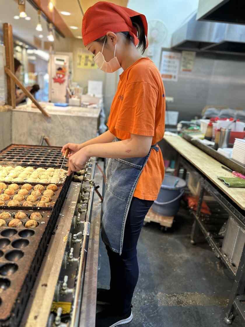 カリカリ博士 長浜店の制服1