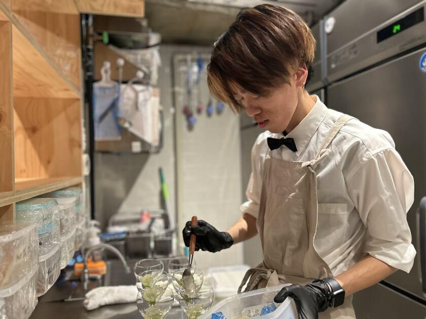 夜パフェ専門店 ななかま堂の制服1