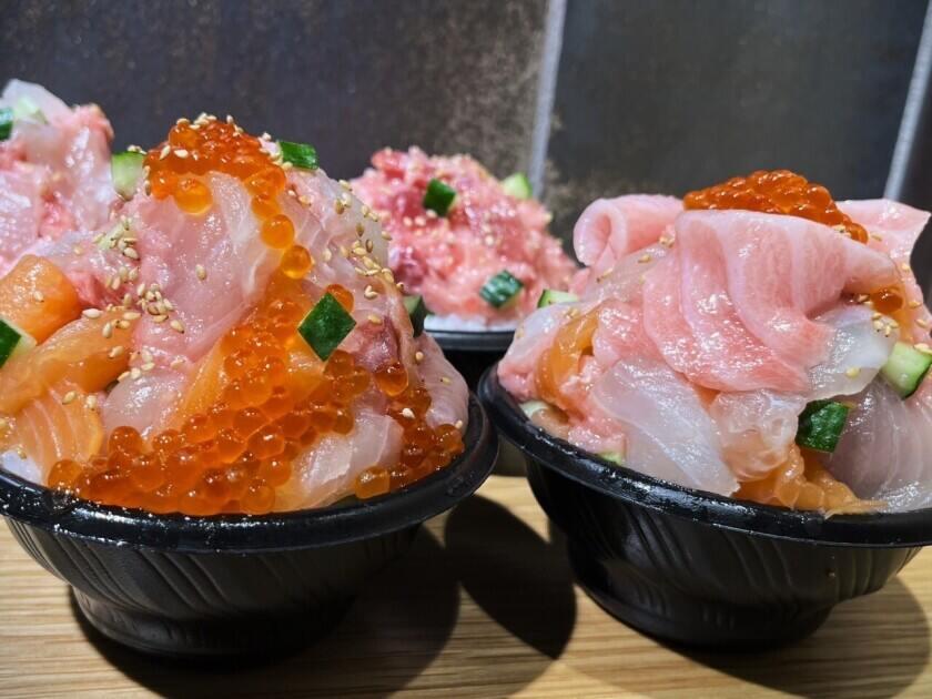 築地 カイセンノドン グランスタ東京の制服4