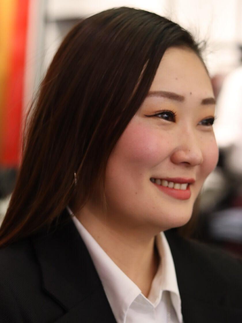 PANDORA イオンモール岡崎店の制服3