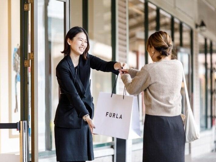 FURLA 三井アウトレットパークベイサイド横浜店の仕事画像3