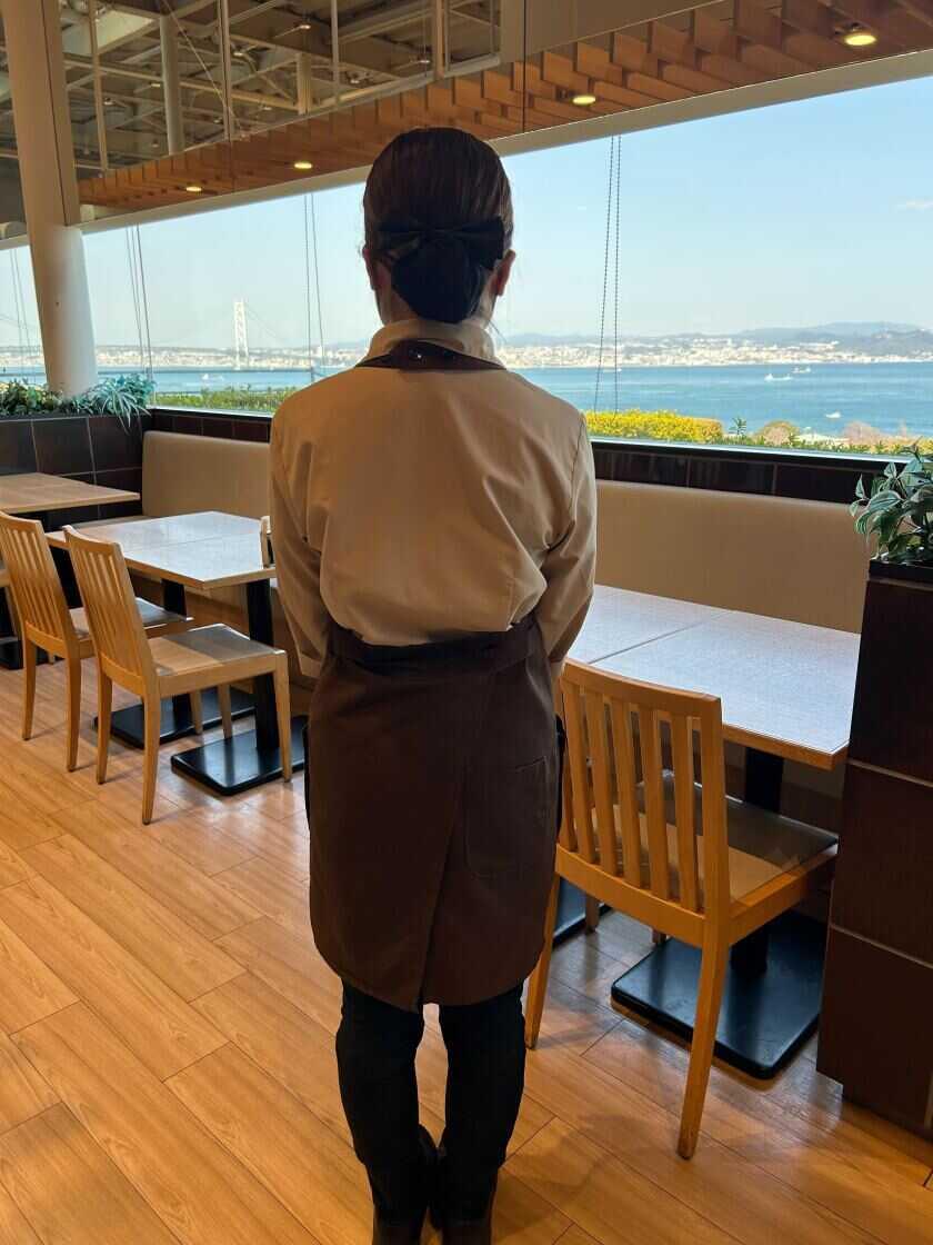 ユーアールエー株式会社の制服3