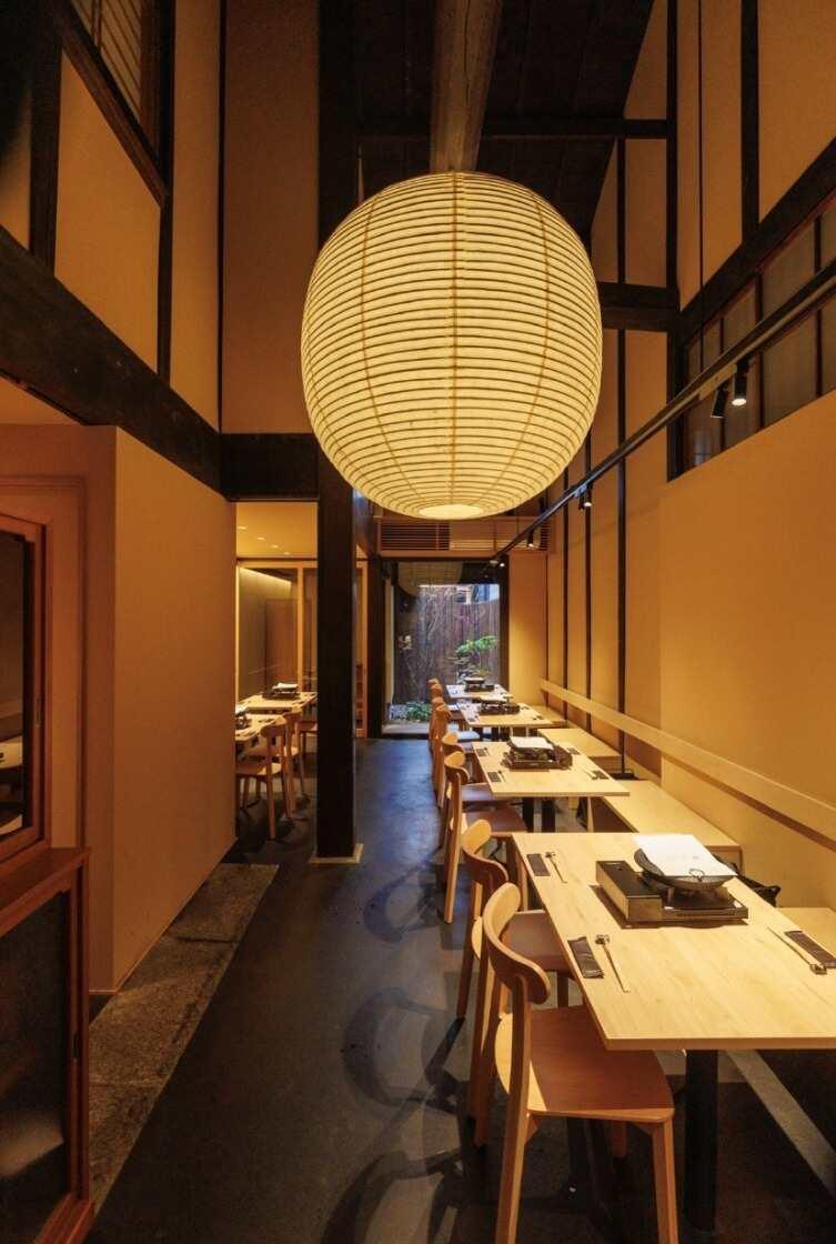 すき焼き ひろ重 錦市場の制服1