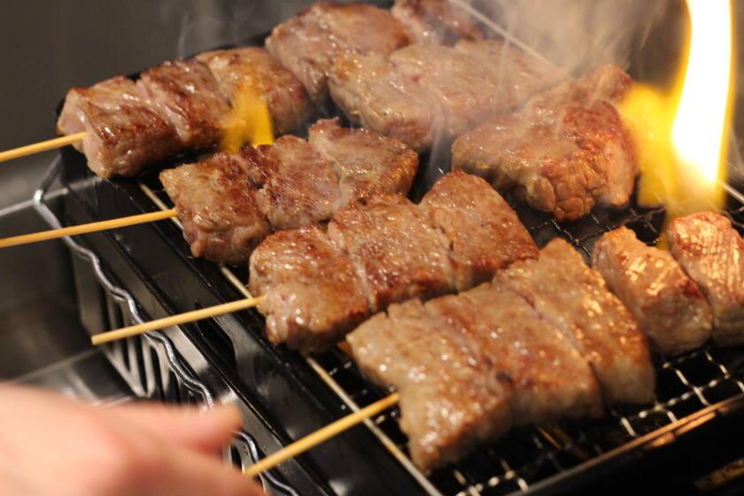 錦市場 肉のひろ重の制服8