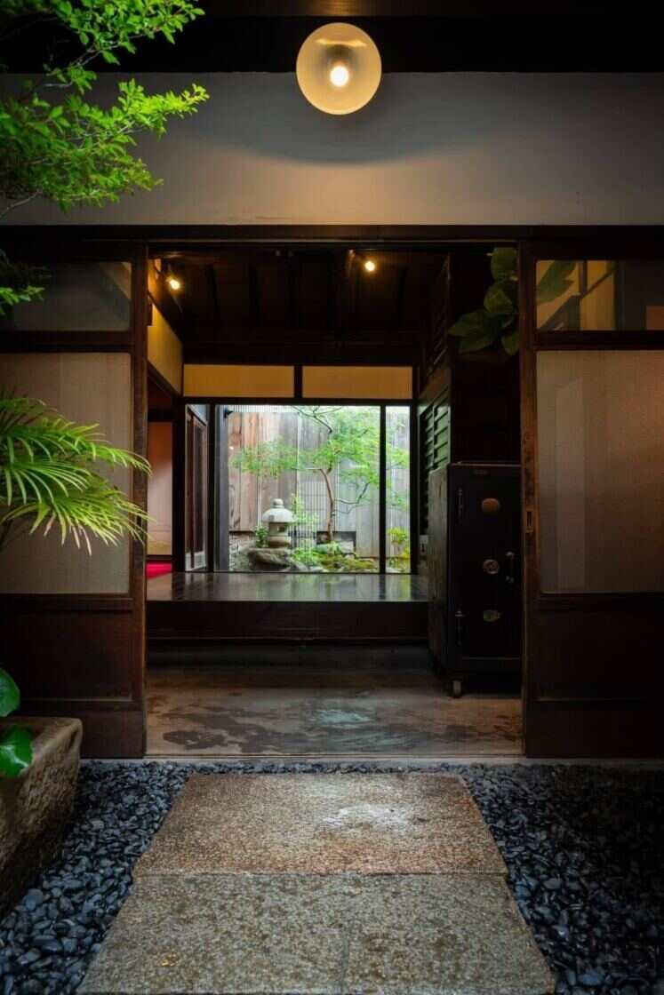 \2025年4月OPEN!/すき焼き 京都 肉のひろ重 御池之の制服1