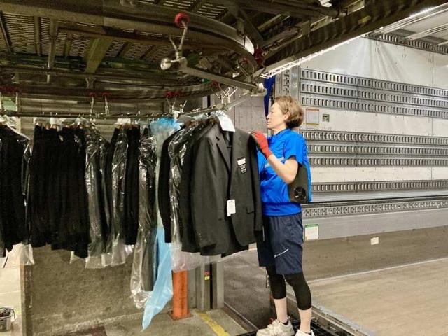 【年休120日】未経験歓迎!Web面接OK◎アパレル便の構内作業員(軽作業・物流、江東区)のイメージ画像