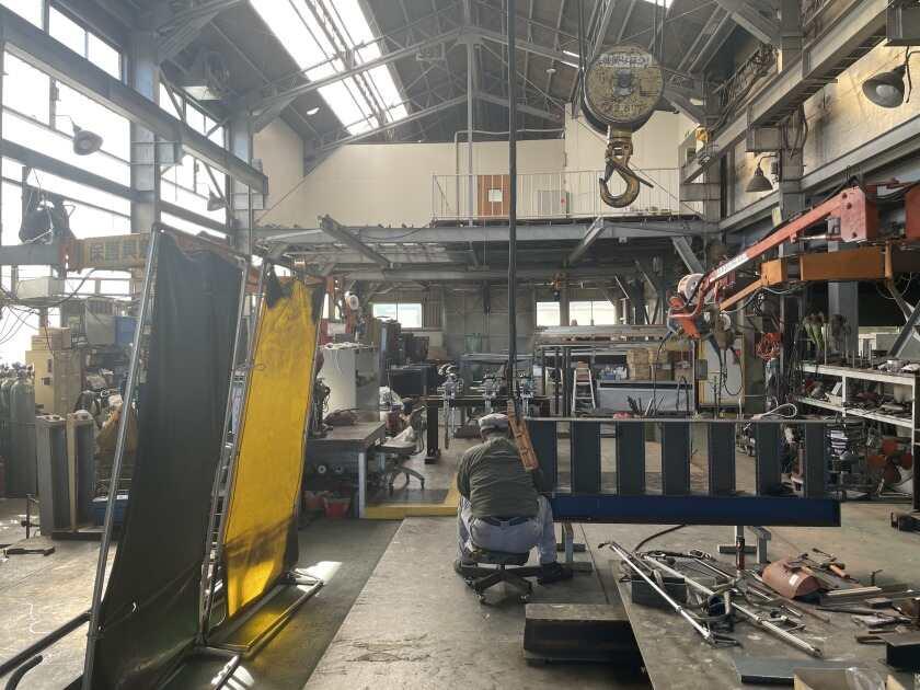 株式会社目片鉄工所 大津工場\大手工場取扱企業/の制服1