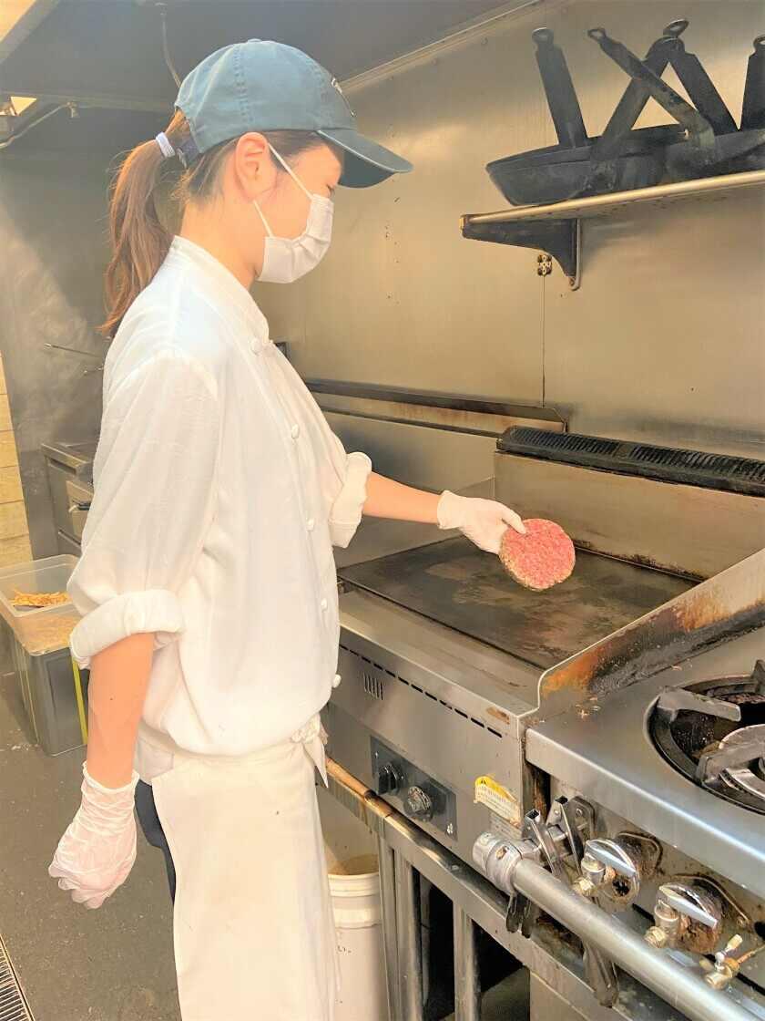 アメリカンレストラン&カフェ バビーズ 株式会社M・R・Sの制服4