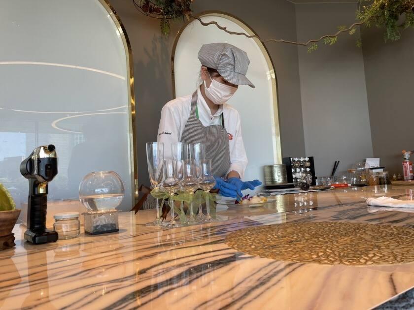 シンガポール・シーフード・リパブリック 東京の制服4