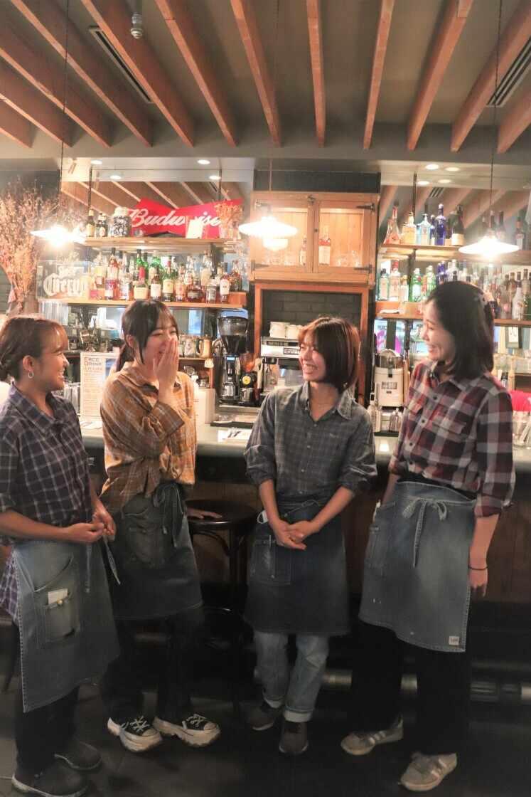 アメリカンレストラン&カフェ バビーズ 株式会社M・R・Sの制服2