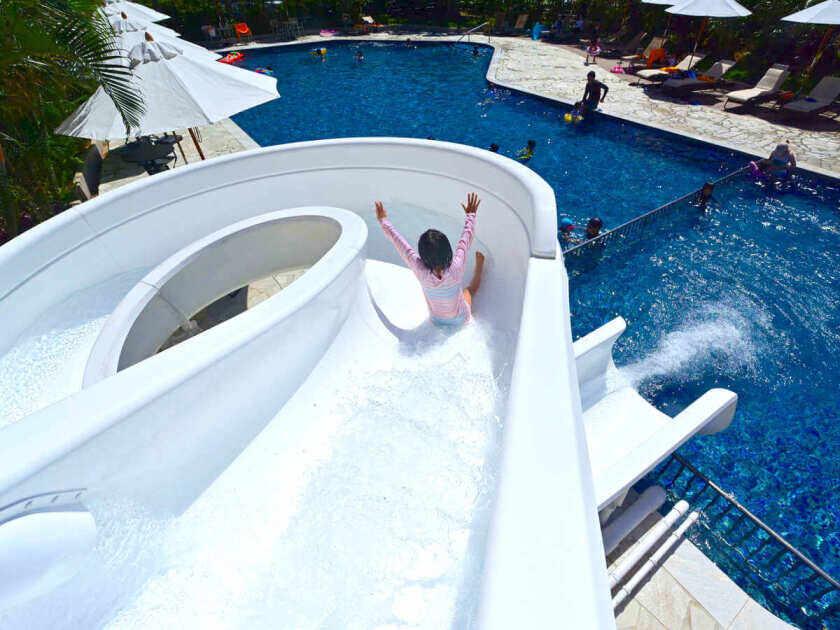 交通費支給/市街地の住み込み/ワンルームタイプの寮の制服1